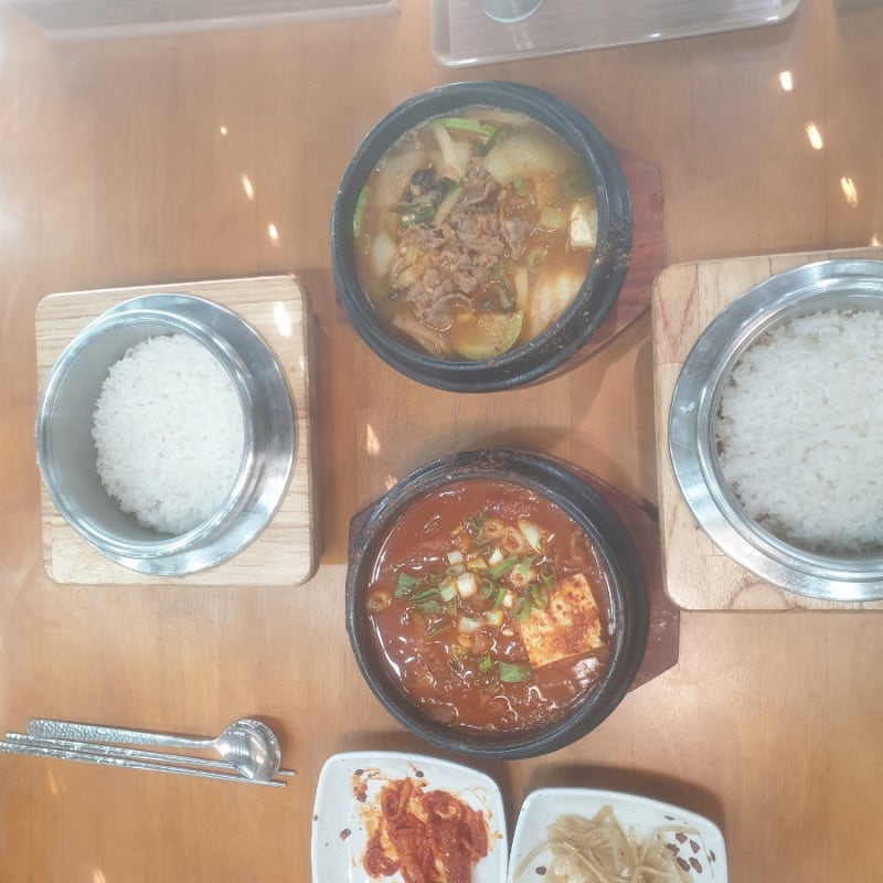 가보정원 김치찌개와 솥밥